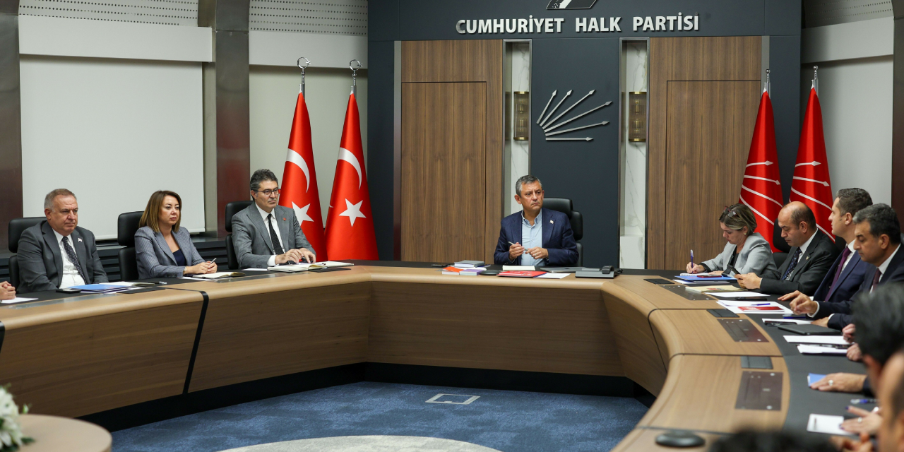 CHP MYK, İBB iddianamesi gündemiyle toplandı: 'Bunu bir muhtıra olarak görüyoruz'