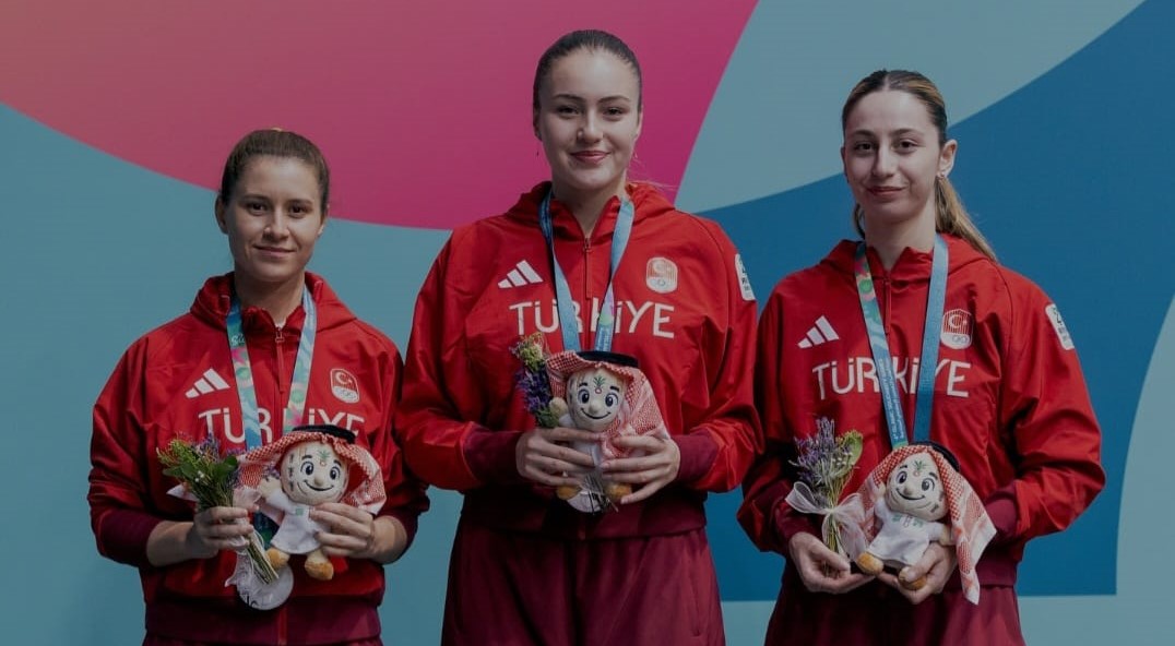 Kadın Masa Tenisi Milli Takımı'ndan gümüş madalya