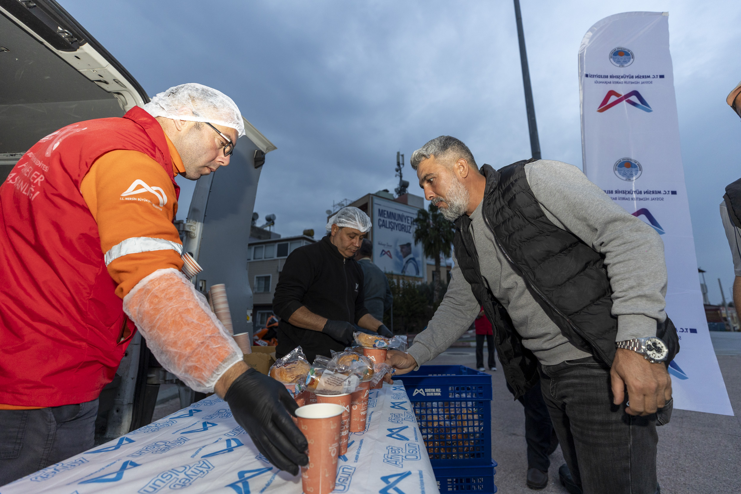 Mersinliler, güne Büyükşehir’in çorbalarıyla başlıyor