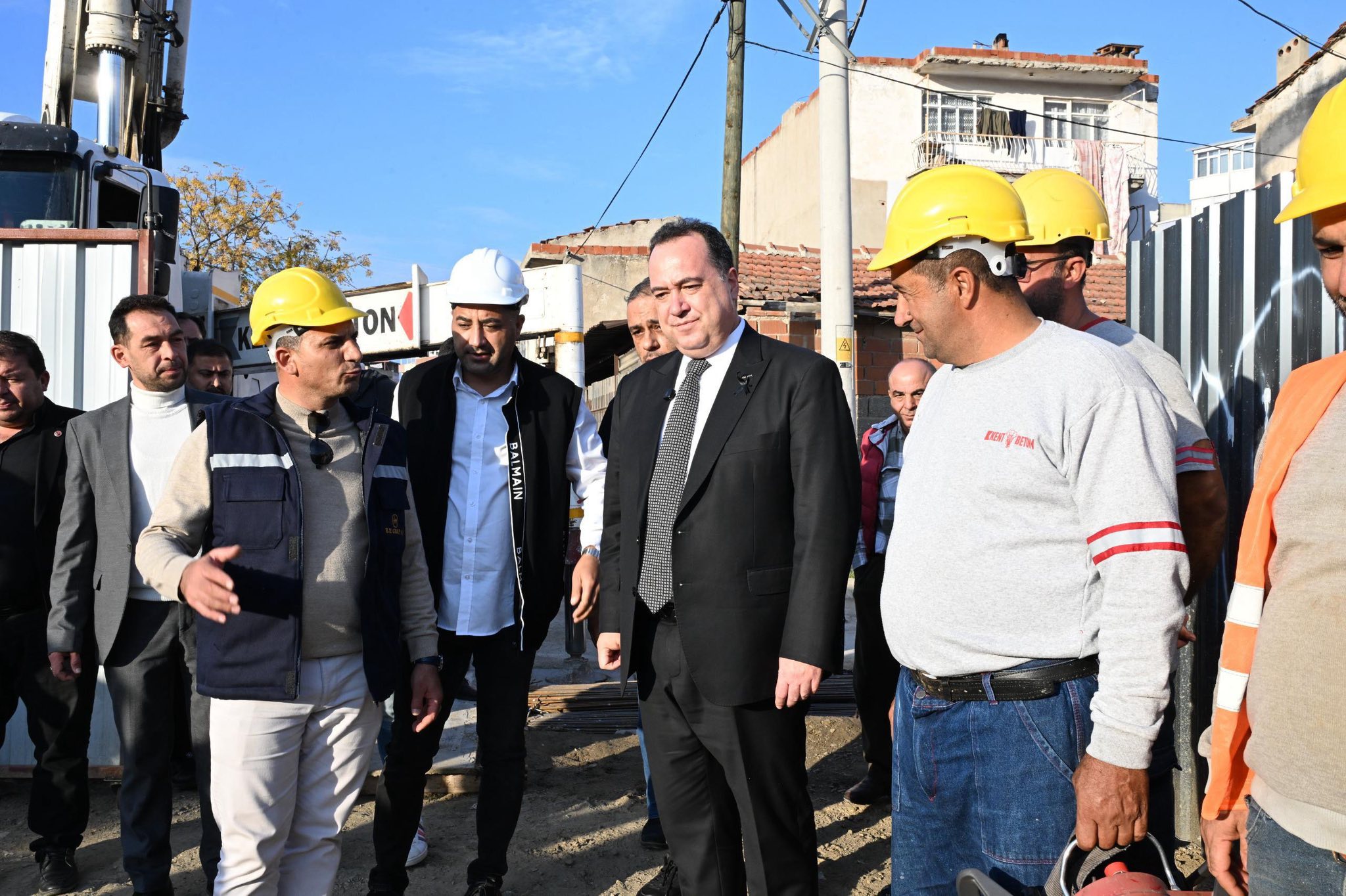 Fatih Mahallesi dönüşüyor: Başkan Besim Dutlulu vatandaşlarla buluştu