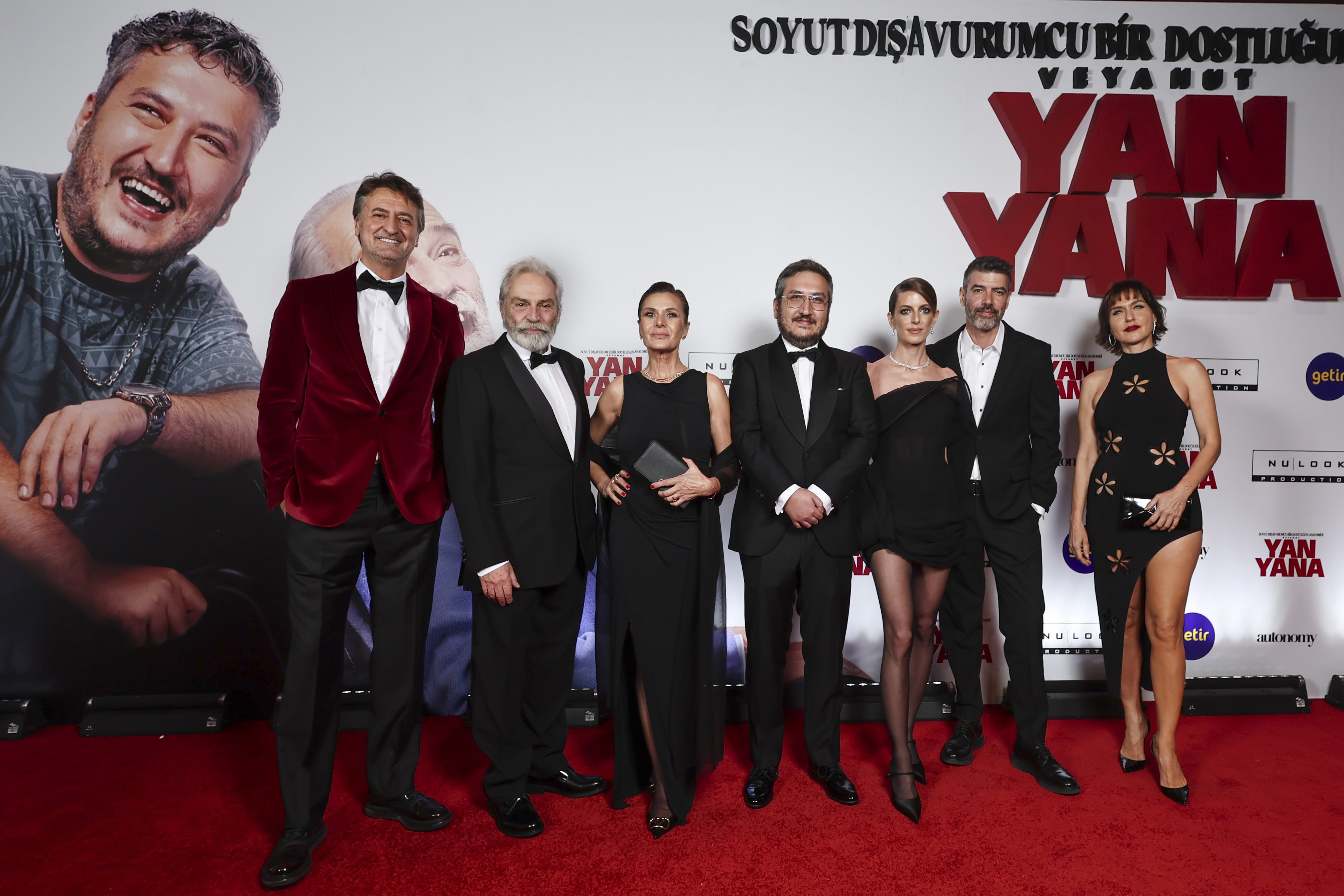 Haluk Bilginer ile Feyyaz Yiğit’i buluşturan ‘Yan yana’ filmine görkemli gala