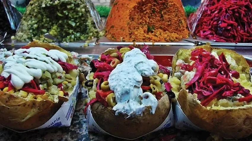 Ortaköy'de kumpir ve midye yediler: İki çocuk hayatını kaybetti