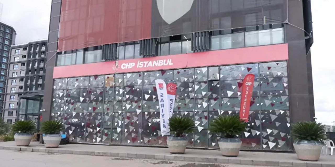 CHP İstanbul'dan Gürsel Tekin'e yanıt: 'Gündeme gelmek için tuhaf yöntemlere başvuruyorlar''