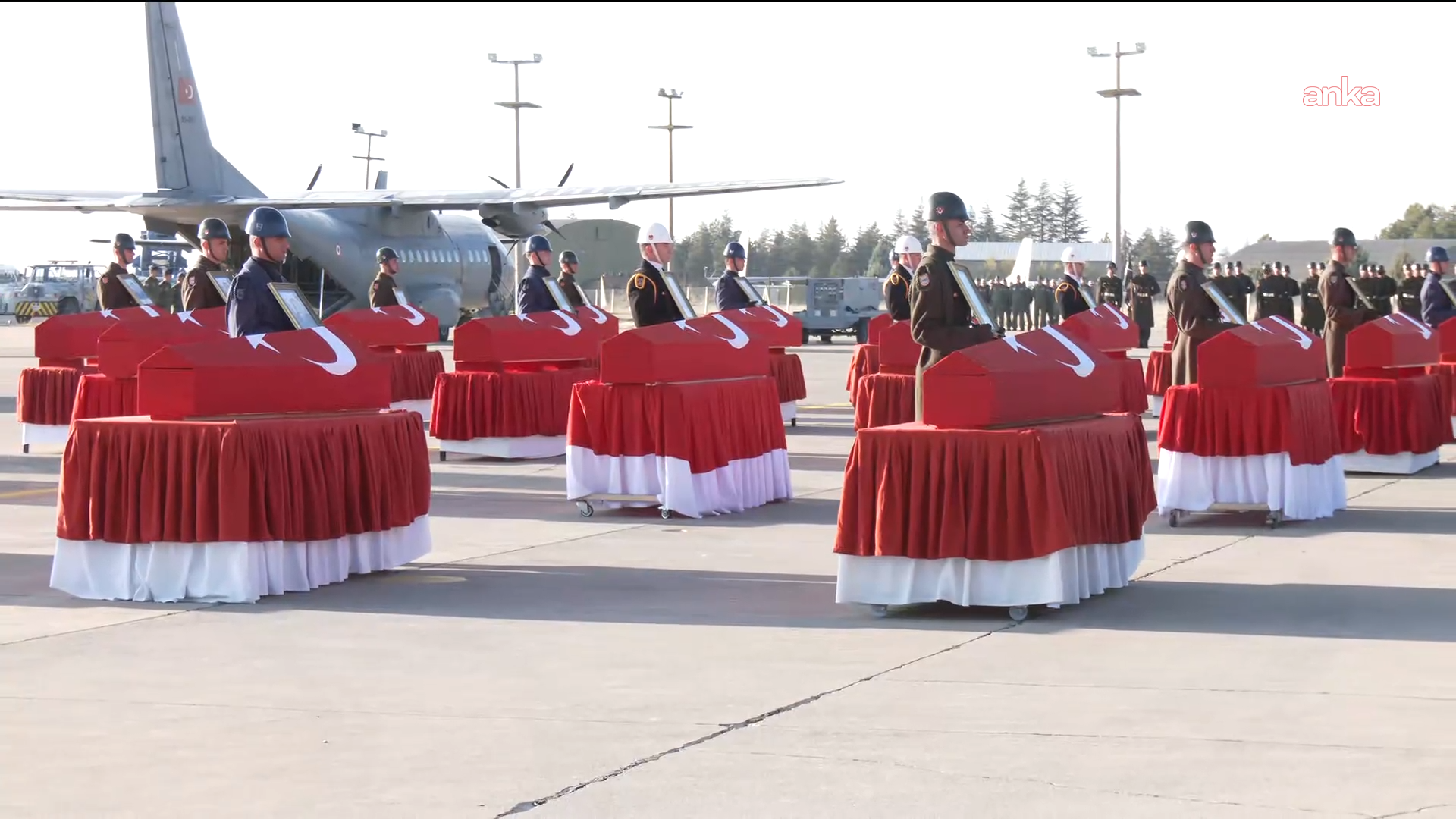 Türkiye şehitlerini uğurluyor... Şehitler için Ankara'da tören düzenlendi