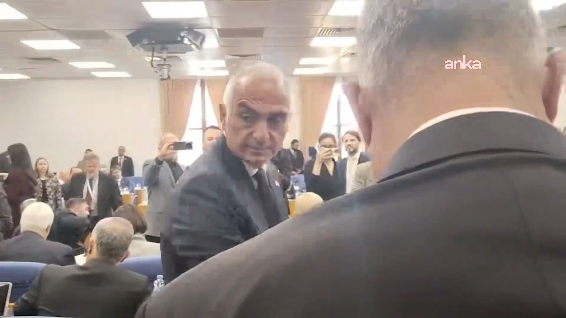 TBMM'de Bakan Ersoy'a Kartalkaya protestosu: Bu adamın elini sıkmam