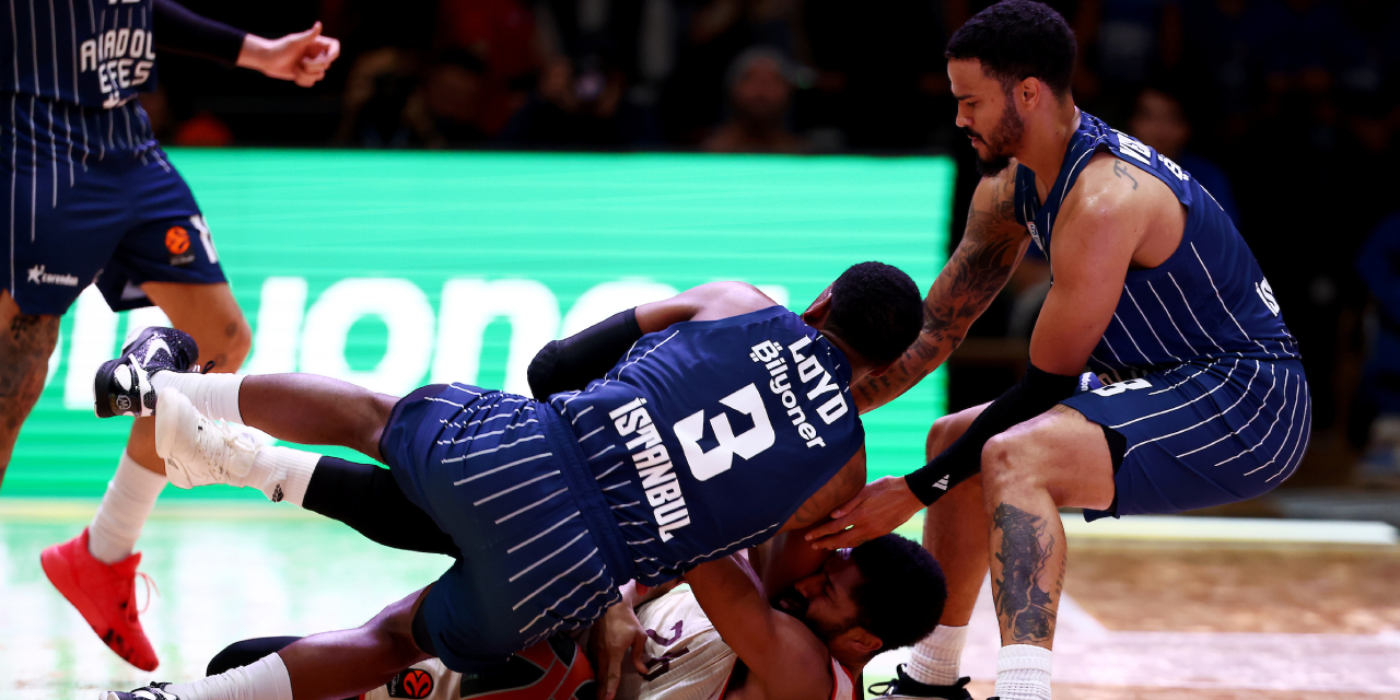 Anadolu Efes, Bayern Münih'i mağlup etti; Shane Larkin'i kaybetti