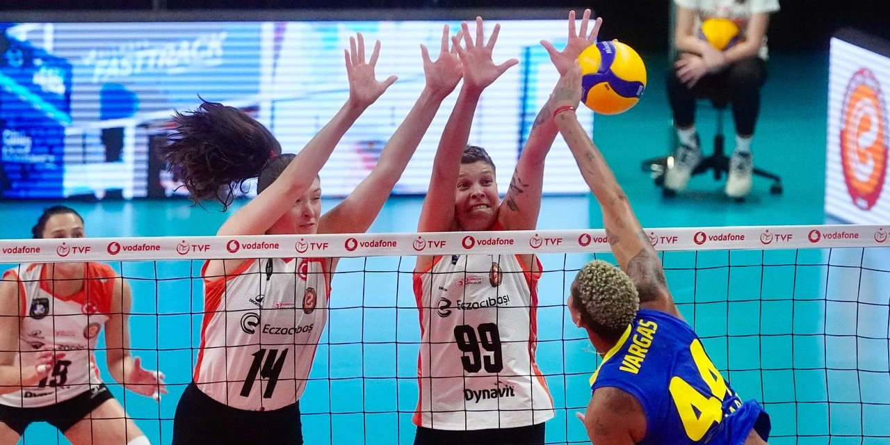 Fenerbahçe derbide Eczacıbaşı'nı rahat geçti