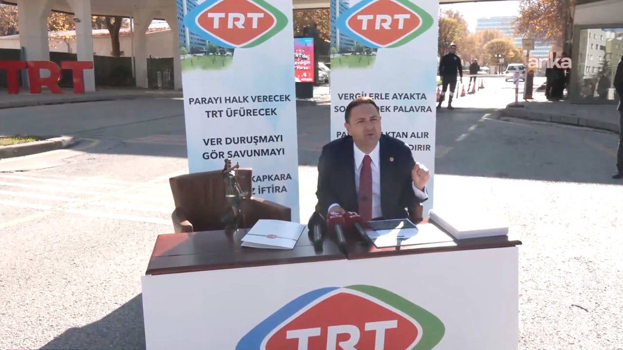 Umut Akdoğan TRT'ye çıktı: Kendi stüdyo kurdu programa katılmış gibi eleştirilerini sundu