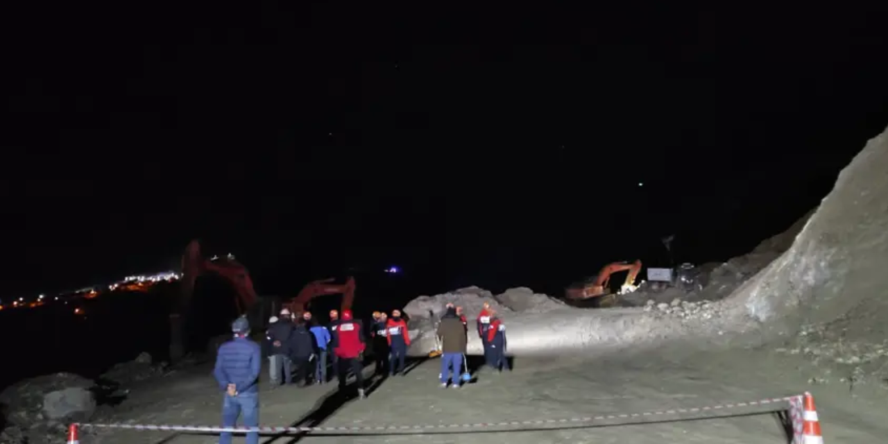 Sivas'ta demir madeni ocağında göçük! Şantiye müdürü göçük altında kaldı