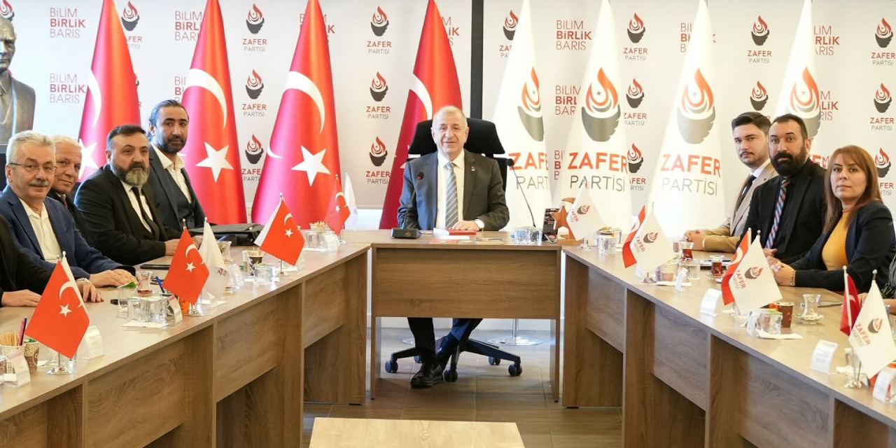 Alevi dernekleri Zafer Partisi Genel Başkanı Ümit Özdağ'ı ziyaret etti