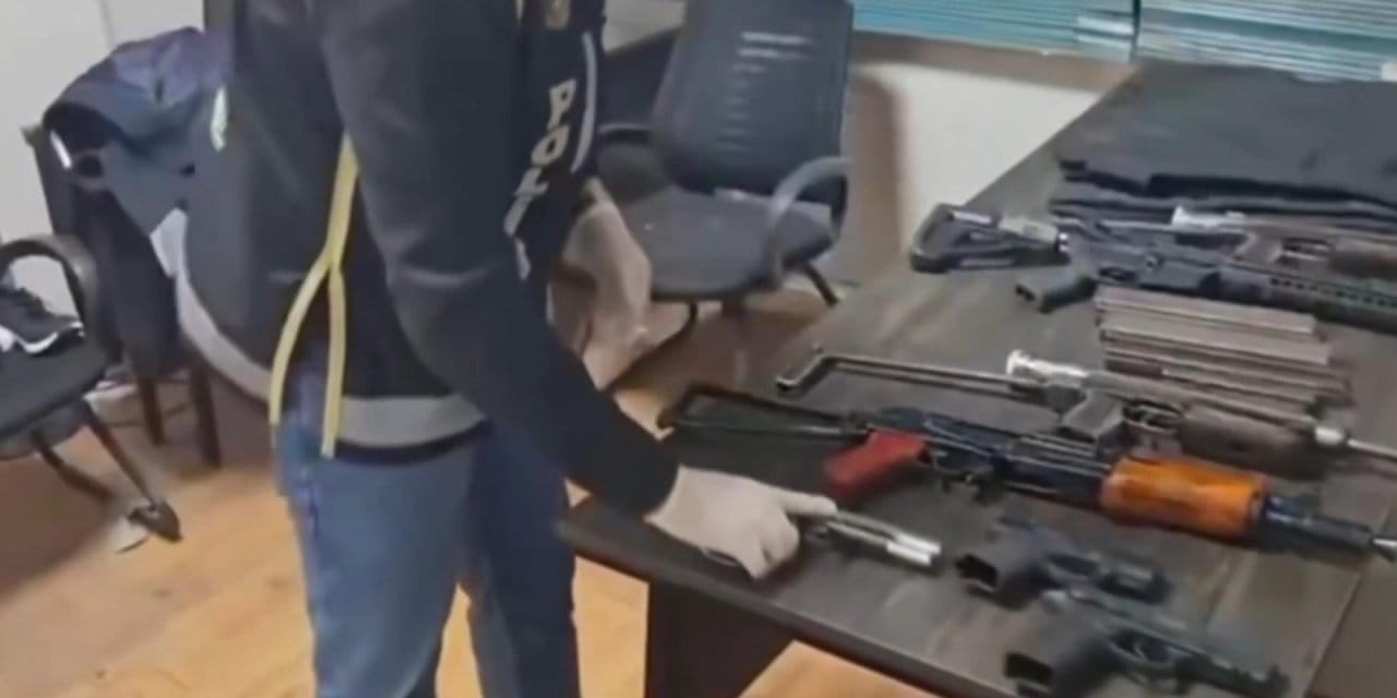 İstanbul’da çete operasyonu: Otomatik silahlar ele geçirildi