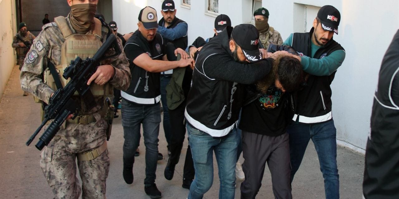 Yurt dışına kaçacağı söylenen Bayğaralar'a operasyon