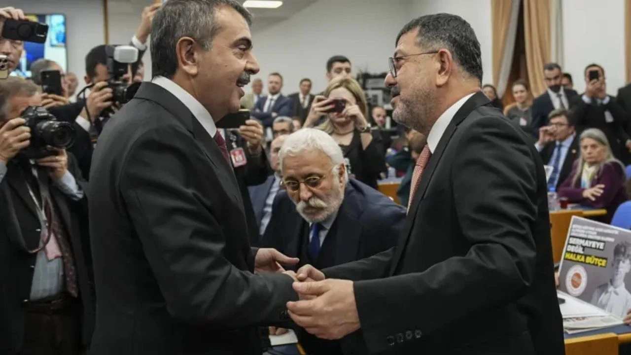 TBMM'de gerginlik: Bakan Tekin CHP'liler tarafından protesto edildi