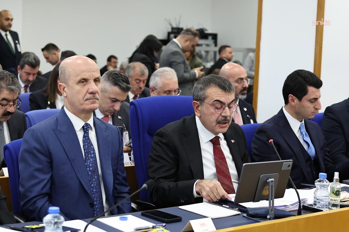 Bakan Tekin'e MESEM'lerde ölen çocuklar sorulunca toplantıyı terk etti