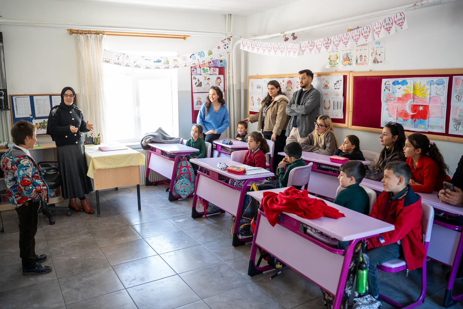 Türk Demokrasi Vakfı'ndan 20 Kasım Dünya Çocuk Hakları Günü kapsamında Yaylabağ Köyü'ne ziyaret