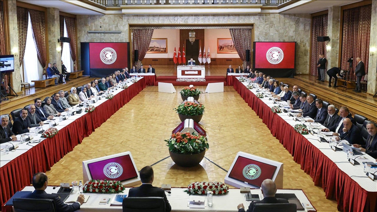 AKP’ye yakın gazete liste verdi: İmralı’ya Öcalan’ın yanına gidecek milletvekilleri