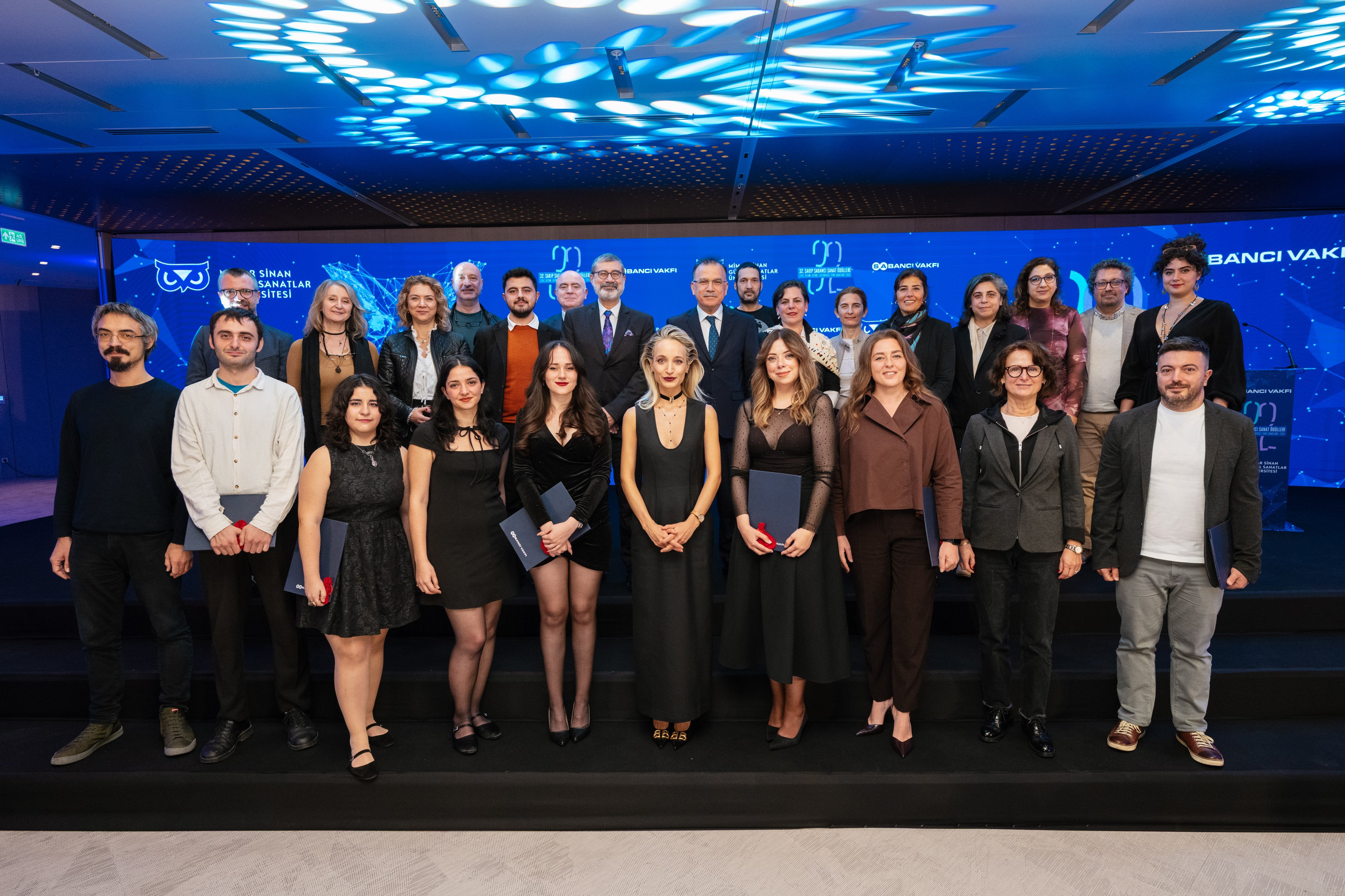 Genç yeteneklere Sabancı ödülü: 240 Cumhuriyet altını