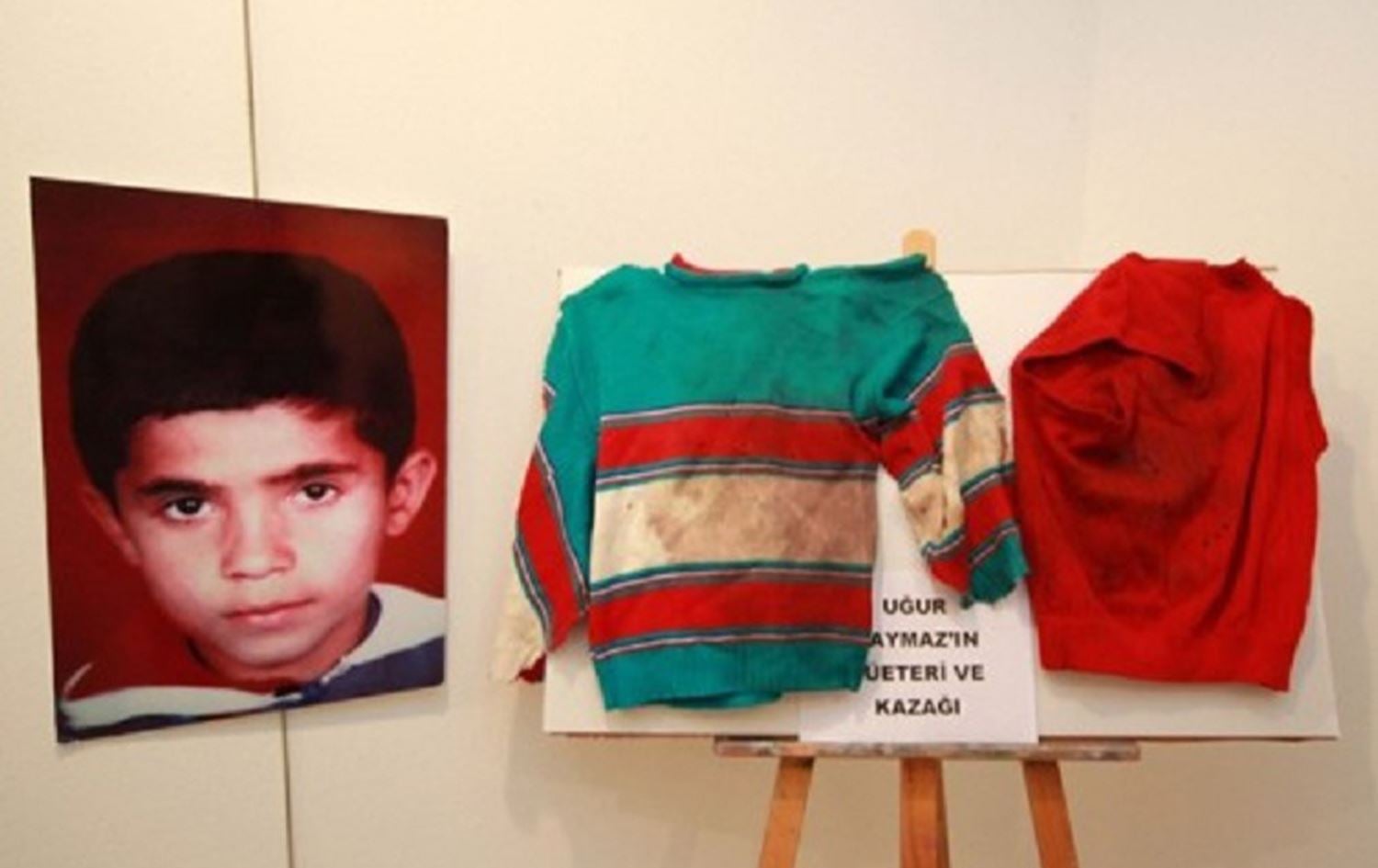 Hatimoğulları: 21 yıl önce bugün, 12 yaşındaki Uğur Kaymaz ve babası evlerinin önünde kurşunlanarak katledildi