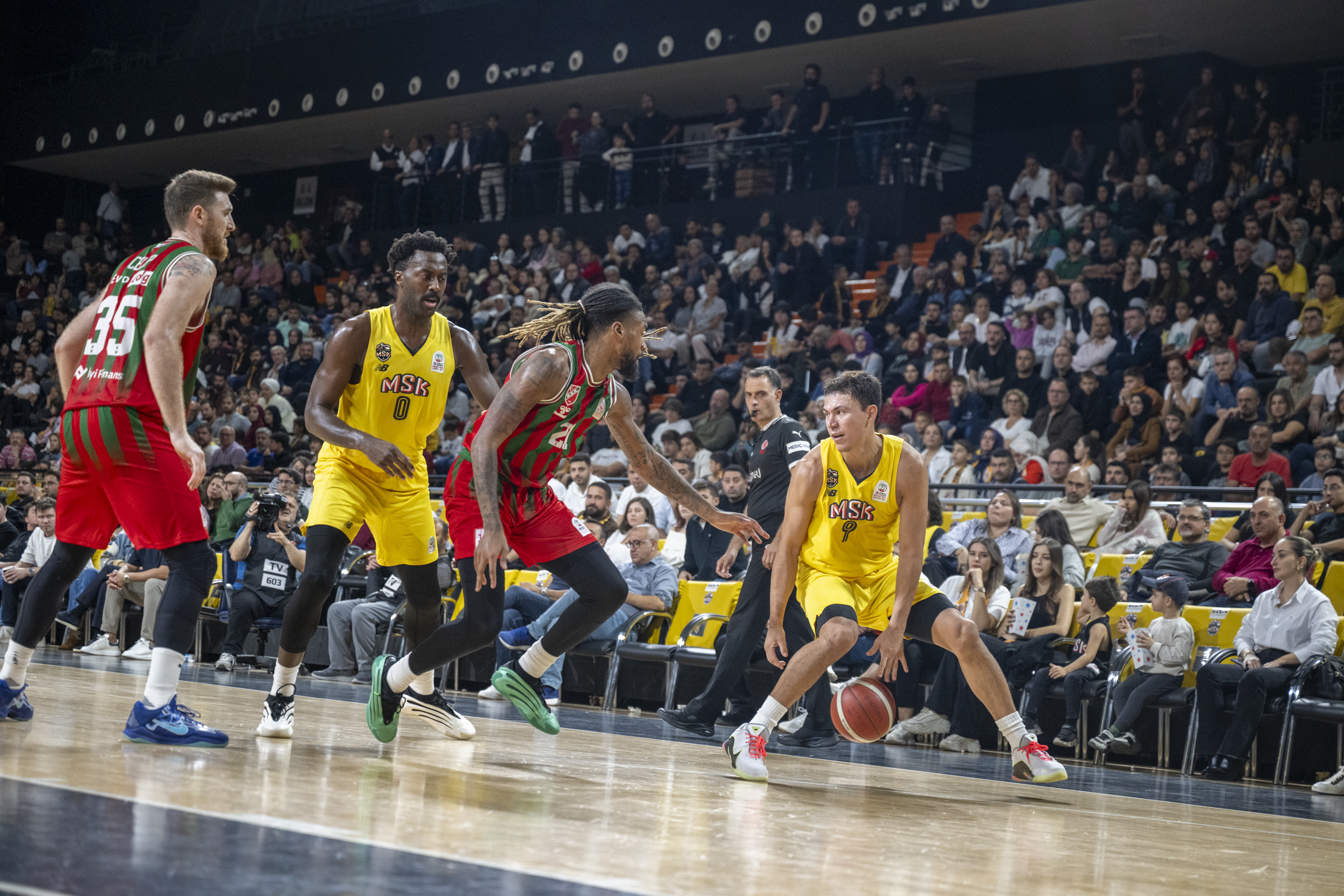 Carettalar Karşıyaka’yı son periyotta bitirdi