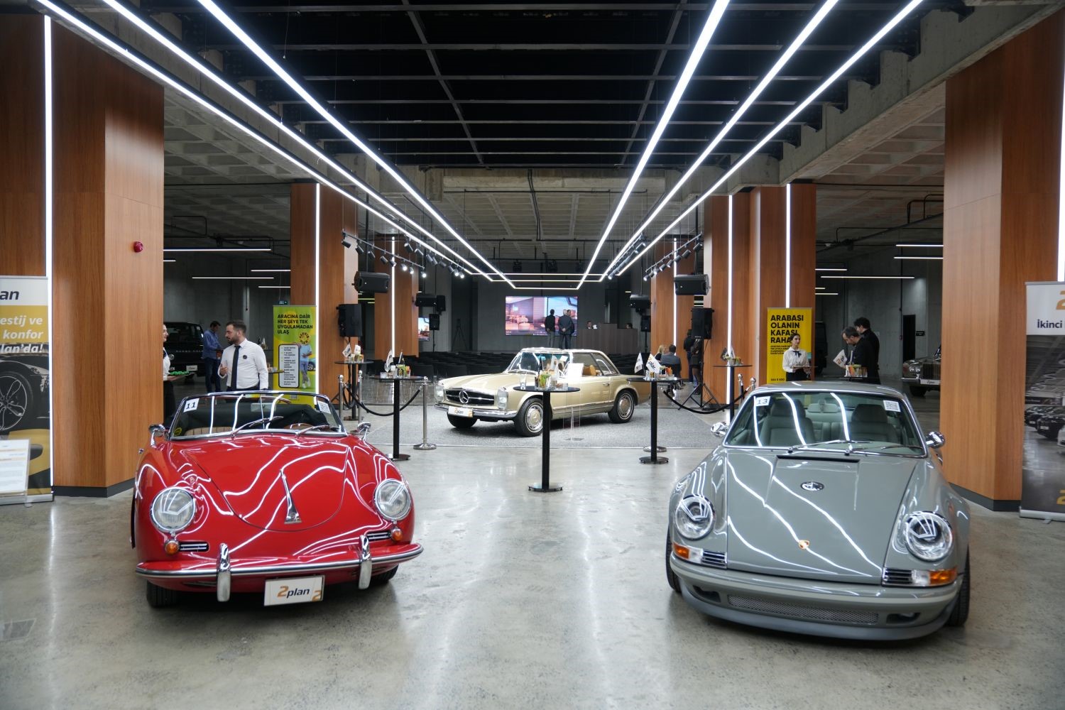 Klasik otomobil tutkunları 2plan müzayedesinde buluştu