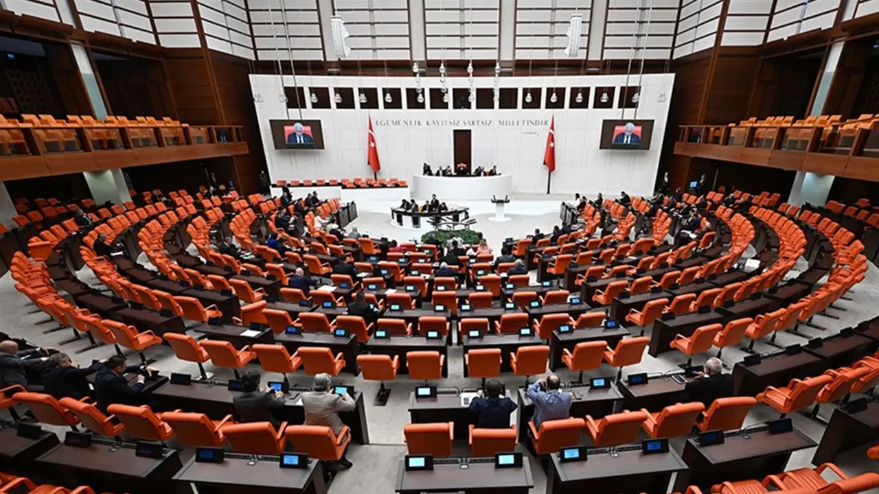CHP’ye katılan vekille Meclis'te sandalye sayısı değişti