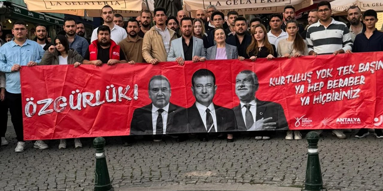 CHP Gençlik Kolları’ndan 81 ilde TRT yayını için ortak açıklama: Onlar her gün konuşuyor bir de Ekrem başkan konuşsun