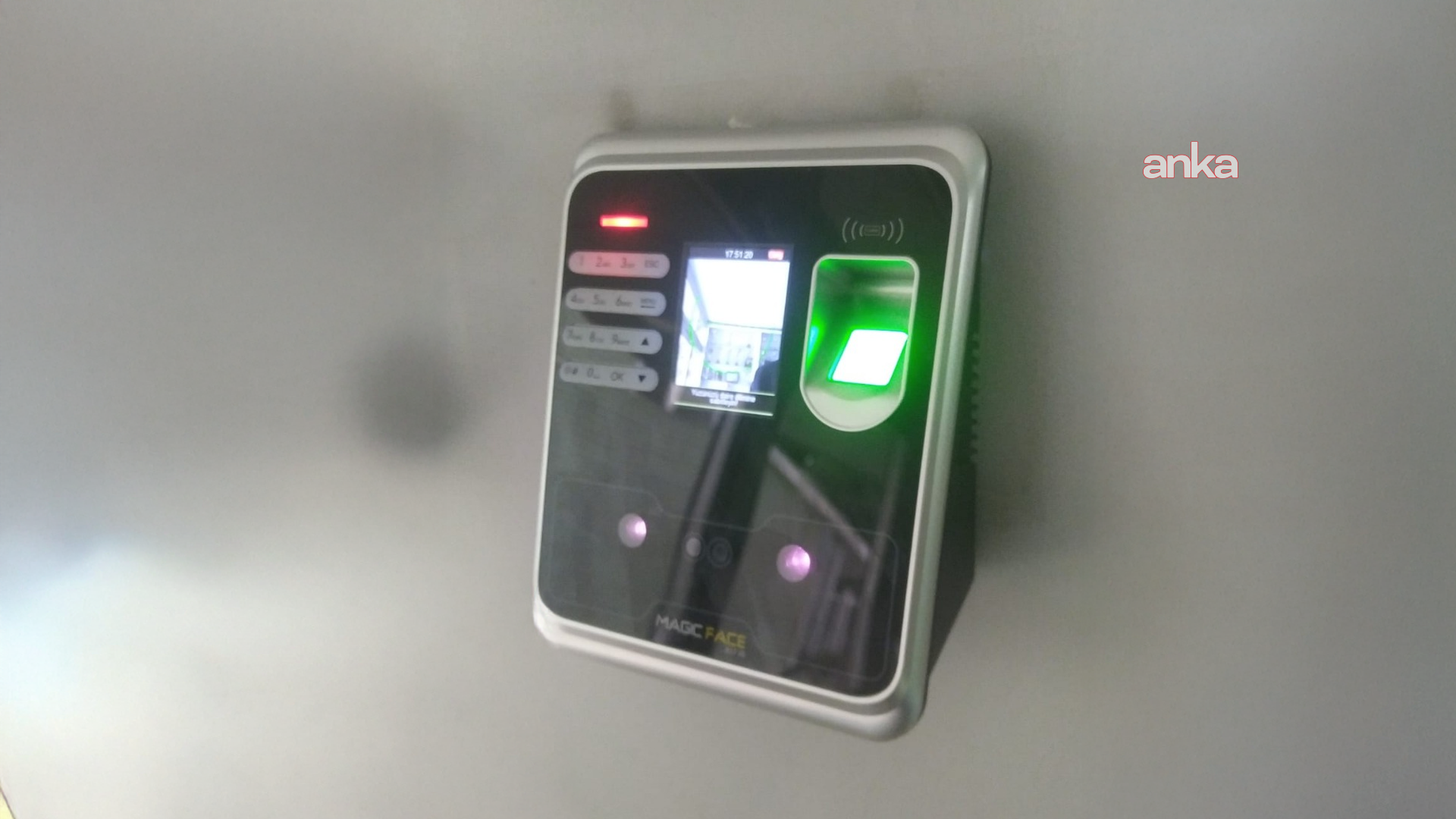 Öğretmenlerin mesaisini "yüz tanıma sistemi" ile kontrol eden özel okula ceza