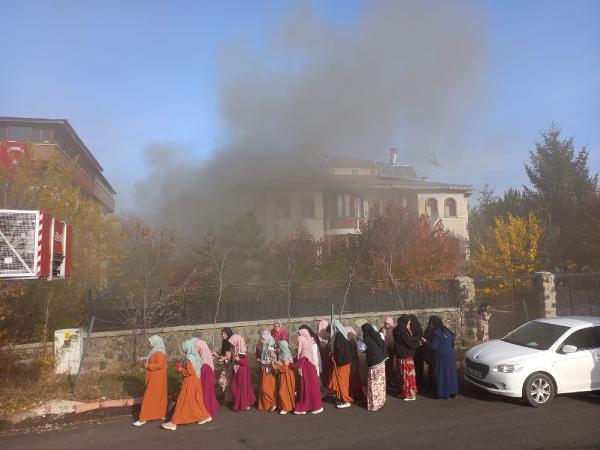 Kuran kursunda yangın: 6 öğrenci hastaneye kaldırıldı