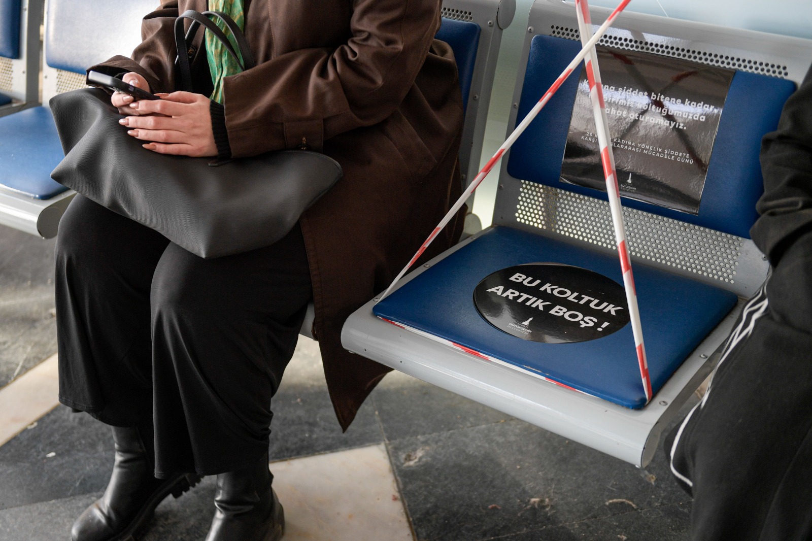 İzmir’de toplu taşımada “boş koltuk” eylemi: Bir eksik, bin hatırlatma