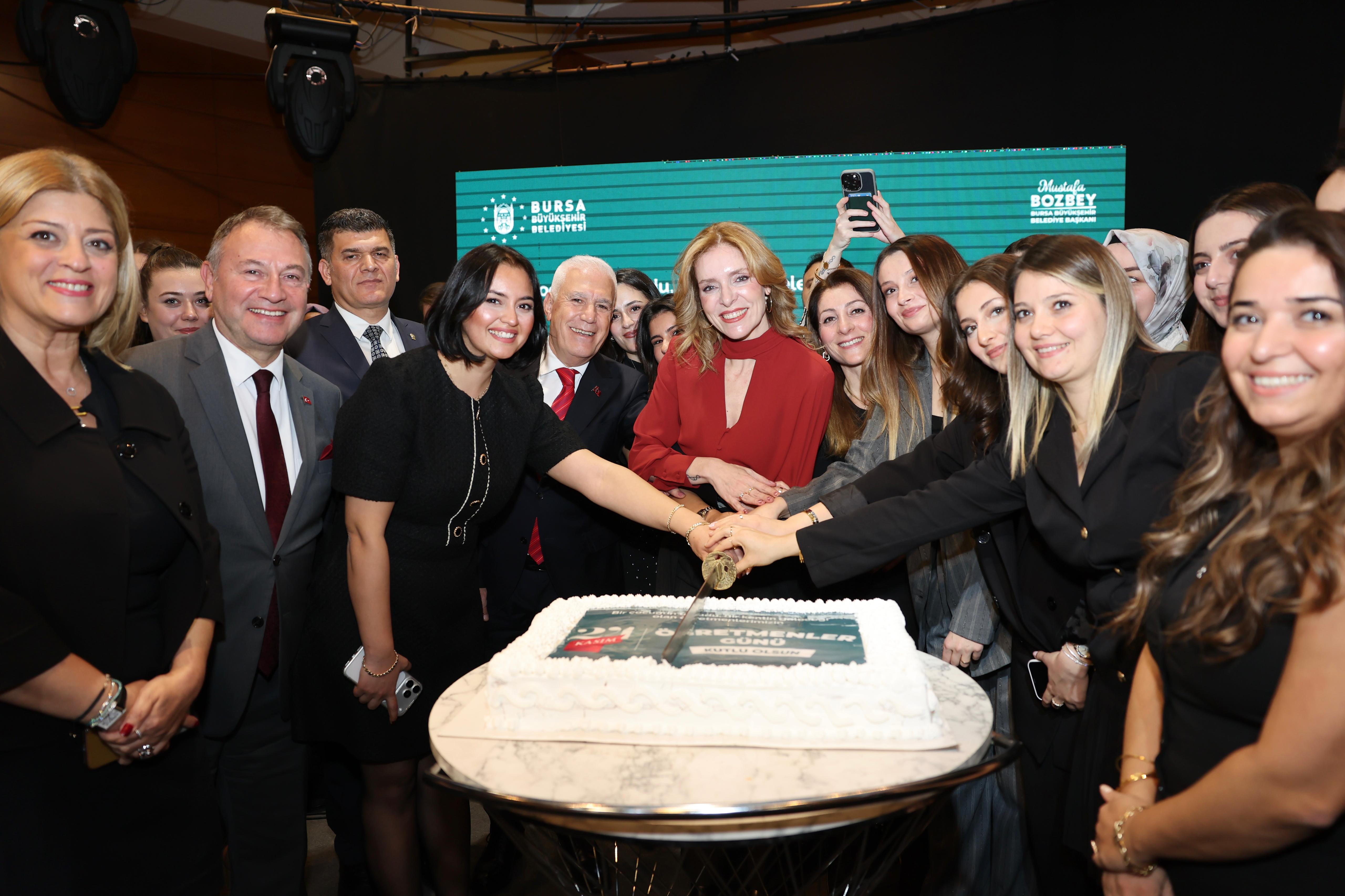 Bursa'da öğretmenler özel gecede bir araya geldi