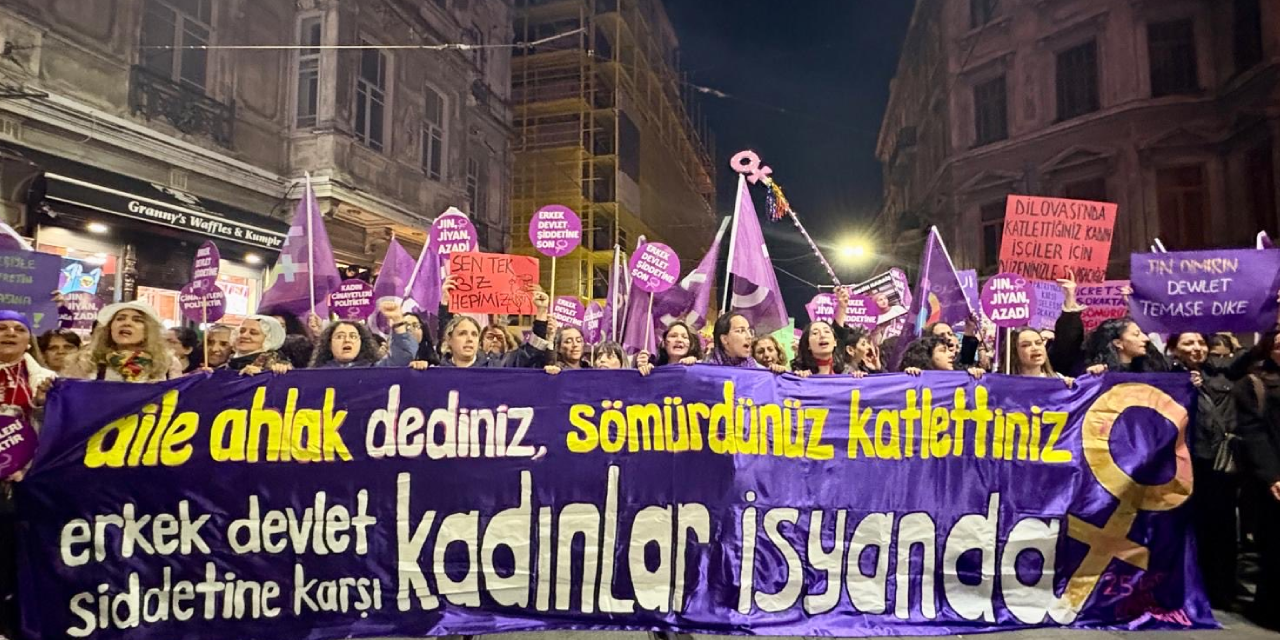Kadınlar 25 Kasım'da yasakları tanımadı, polisler ablukaya aldı: 14 kişi gözaltında
