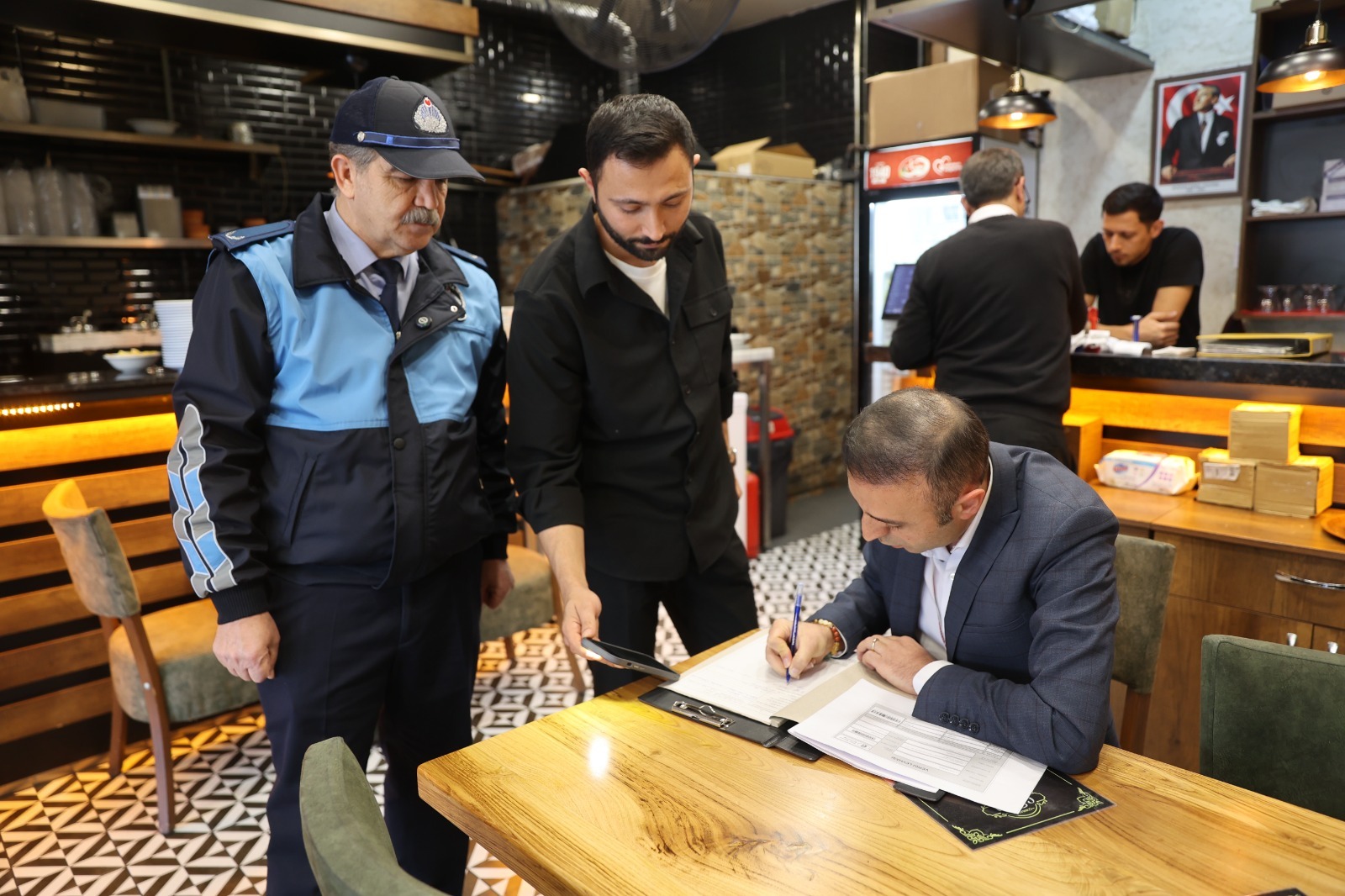 Ataşehir’de gıda zehirlenmelerine karşı denetimler sıkılaştırıldı