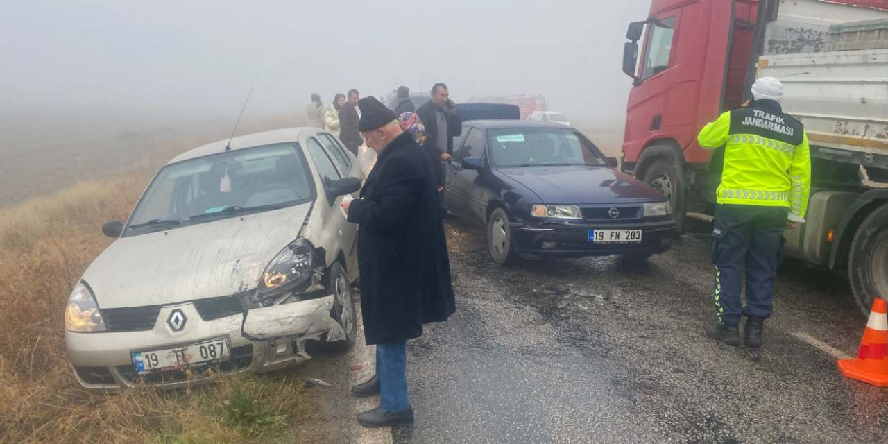 Yoğun siste zincirleme kaza: 5 kişi yaralandı