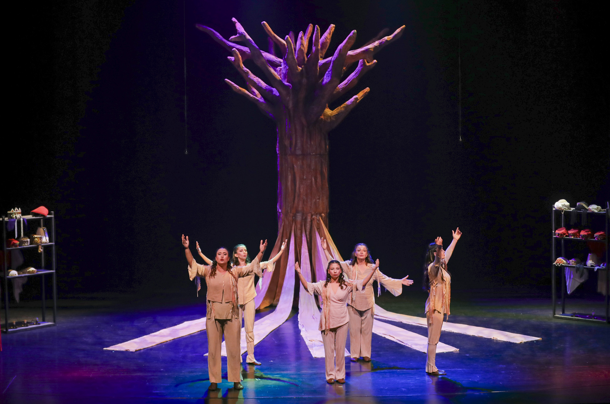 ‘Ben Anadolu’ oyunu Emekli Evi üyelerini tarih yolculuğuna çıkardı