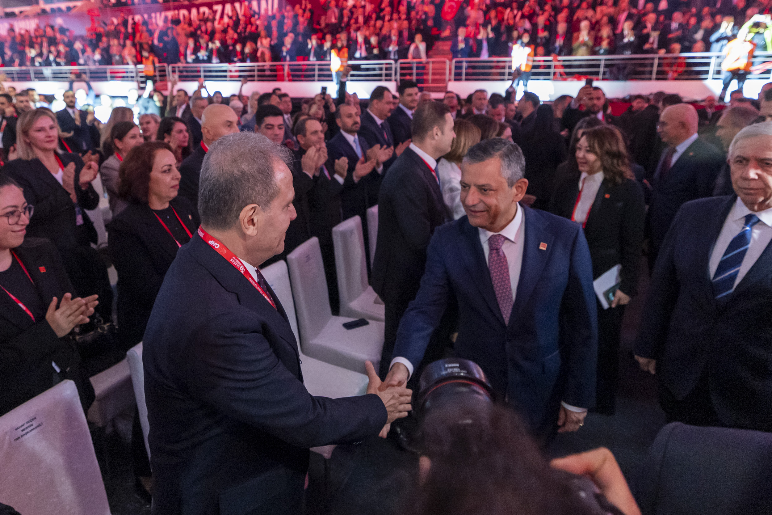 Vahap Seçer: Belediyelerimizi nasıl yönetiyorsak, Türkiye’yi de böyle yöneteceğiz