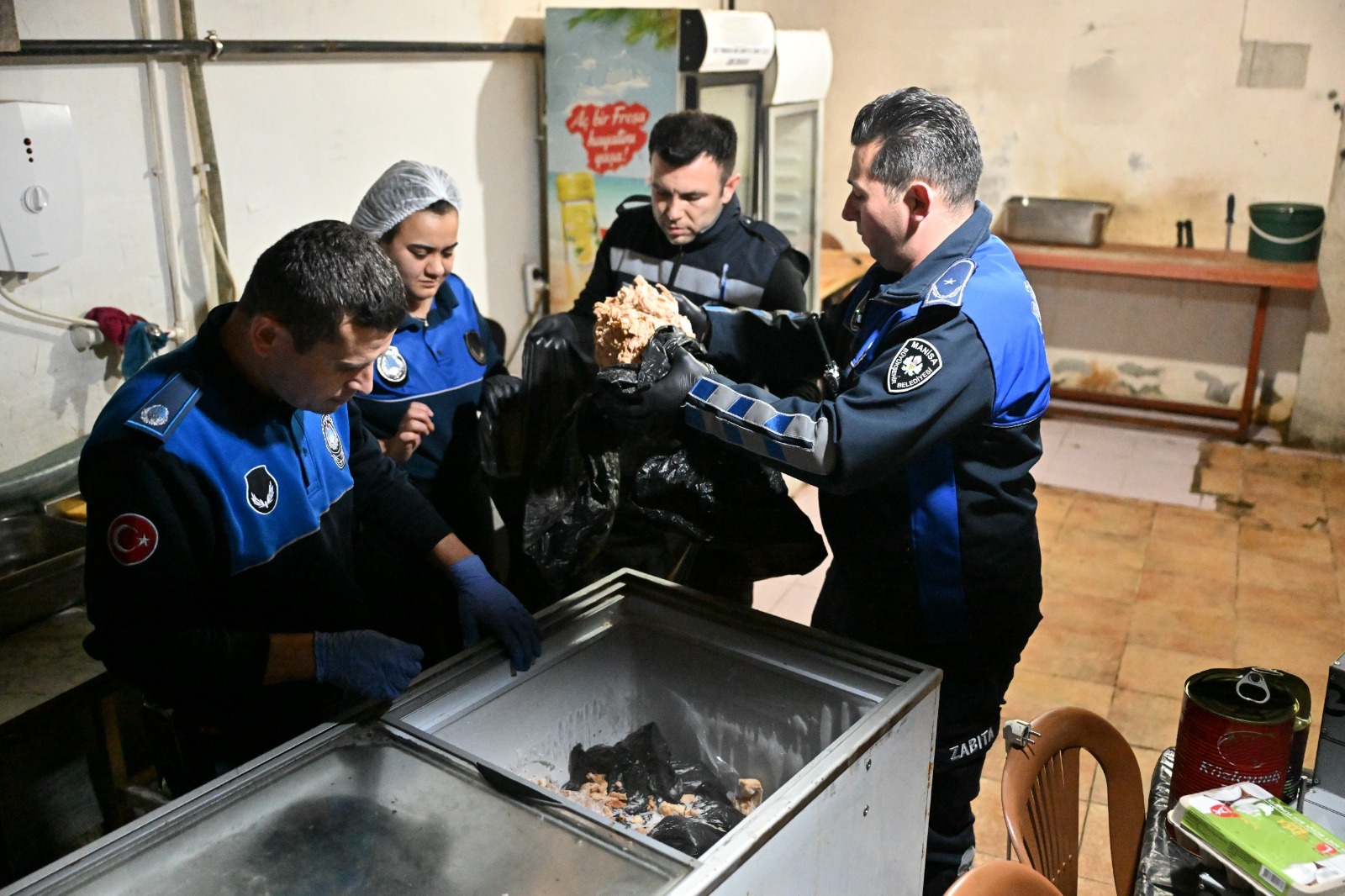 Manisa’da hijyen denetiminde 150 kilo tavuk etine el konuldu
