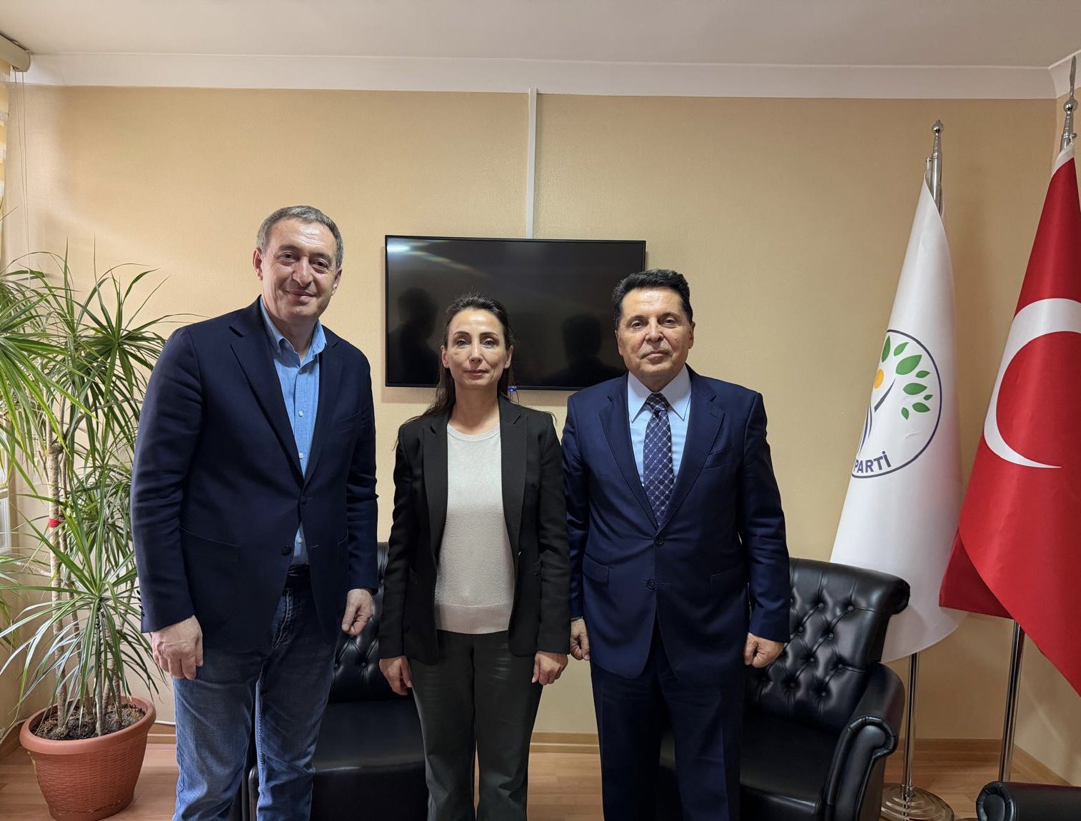 Ahmet Özer, DEM Parti Eş Genel Başkanları ile Görüştü