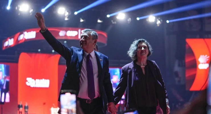 4'üncü kez CHP Genel Başkanı seçilen Özgür Özel kürsüde: "Türkiye'ye muazzam bir mesaj verdiniz"