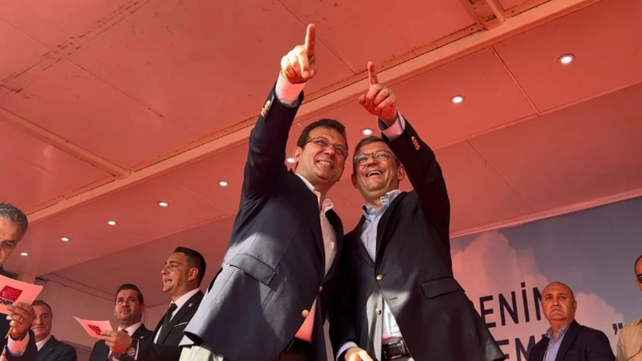 İmamoğlu'ndan Özgür Özel'e tebrik: "İlk seçimde Cumhuriyet Halk Partisi’ni iktidara taşıyacak"