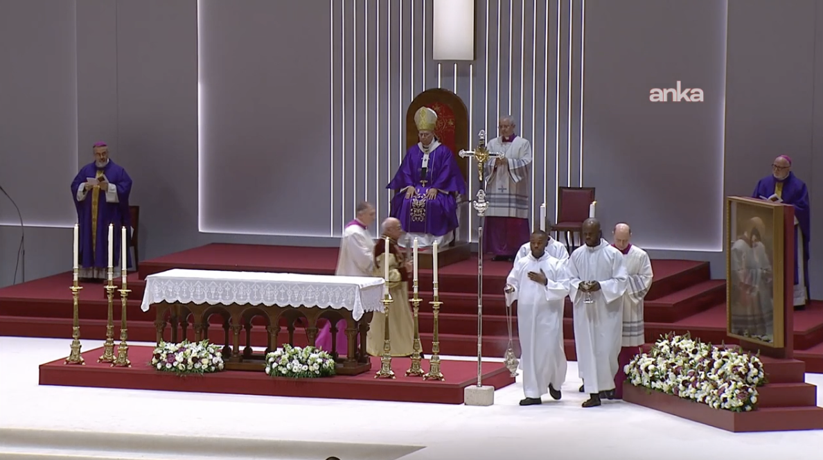 Papa 14’üncü Leo, Volkswagen Arena'da ayine katıldı