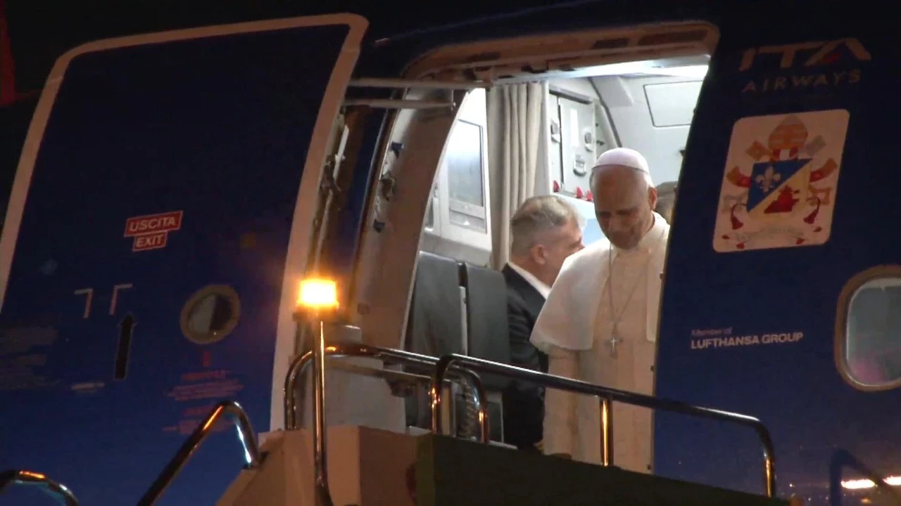 Papa'yı İstanbul’a getiren uçak için acil yazılım güncellemesi