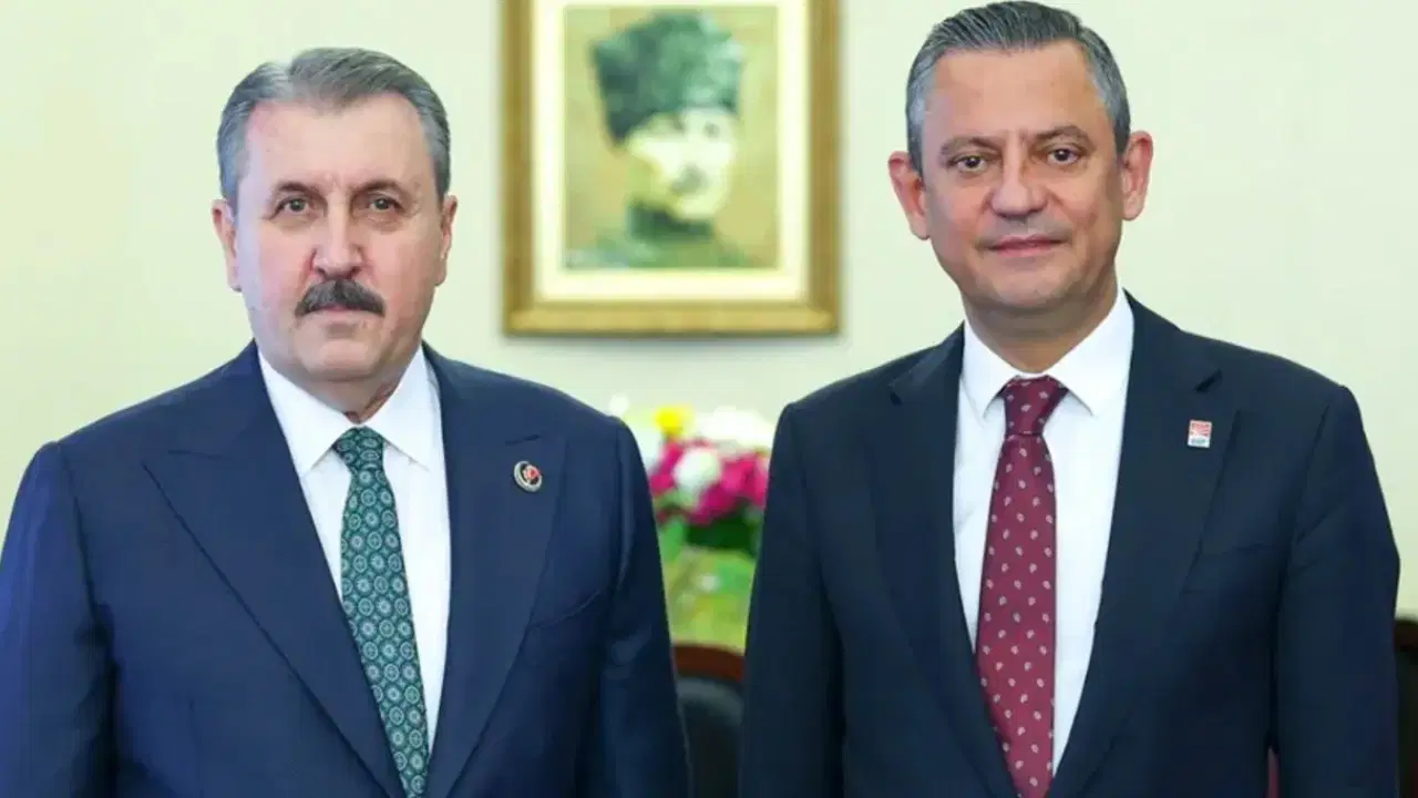 Mustafa Destici'den CHP lideri Özgür Özel'e tebrik telefonu