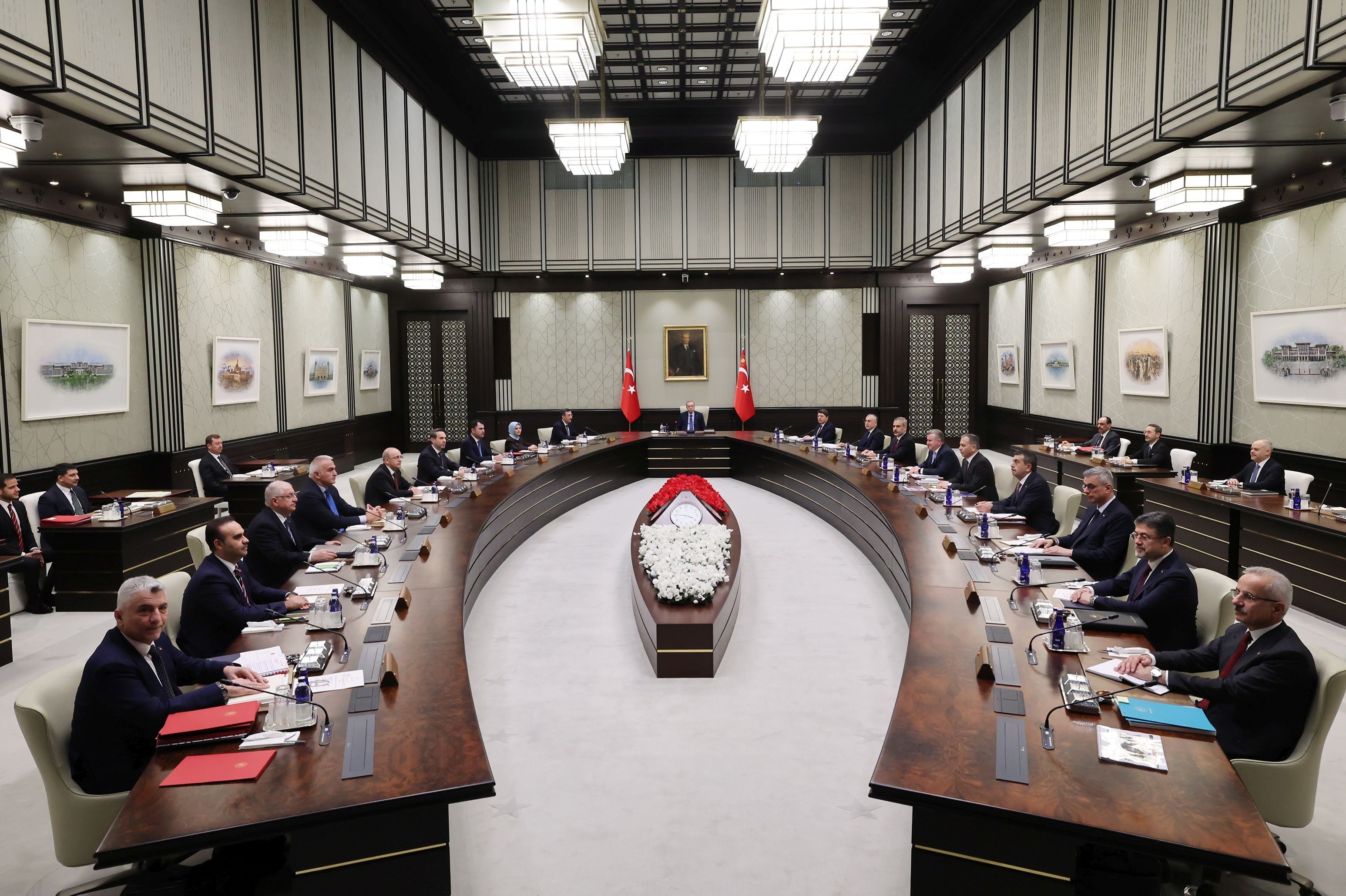 Kabine toplanıyor: İmralı görüşmesi ve Karadeniz'deki saldırılar masada