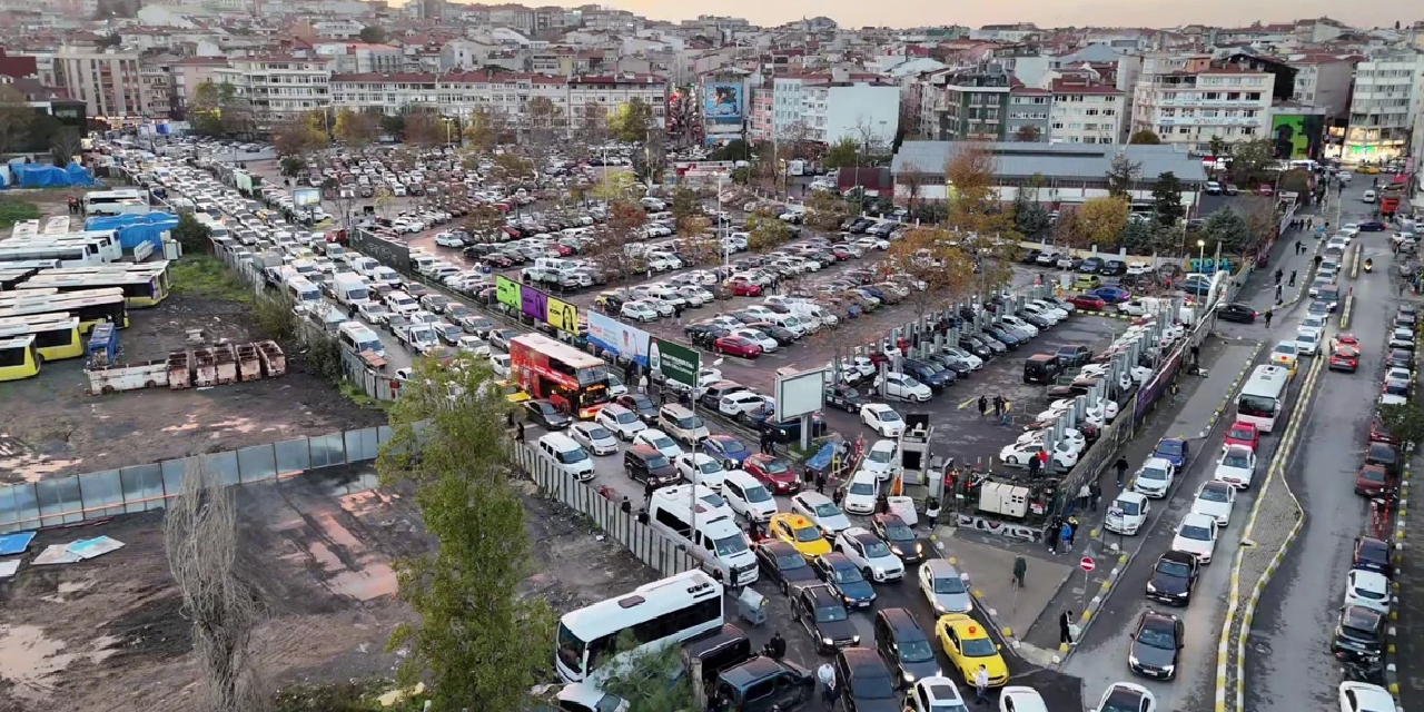 Fenerbahçe-Galatasaray derbisi öncesi Kadıköy’de trafik kilitlendi