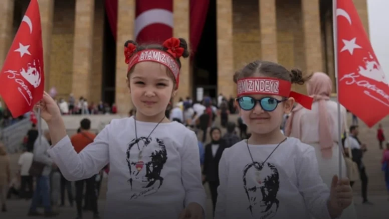 Ünlü tekstil firmasına Atatürk portresi davası