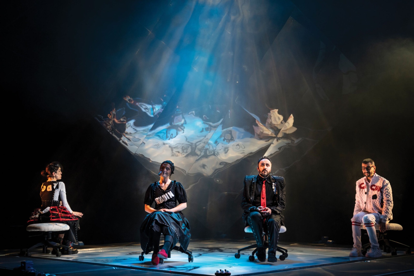 Yumurta kırılır, köpek havlar: Her şey olması gerektiği gibi görünür