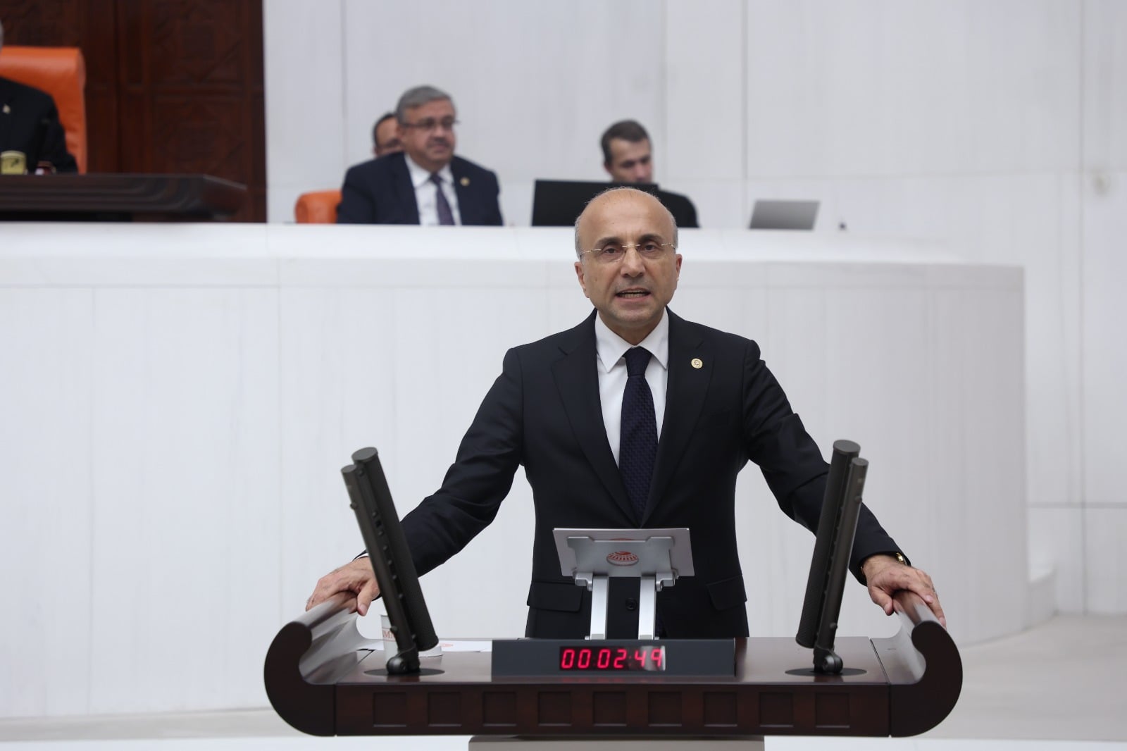 Genç: Araç satışına yeni harç vergi yükünü daha da artırıyor