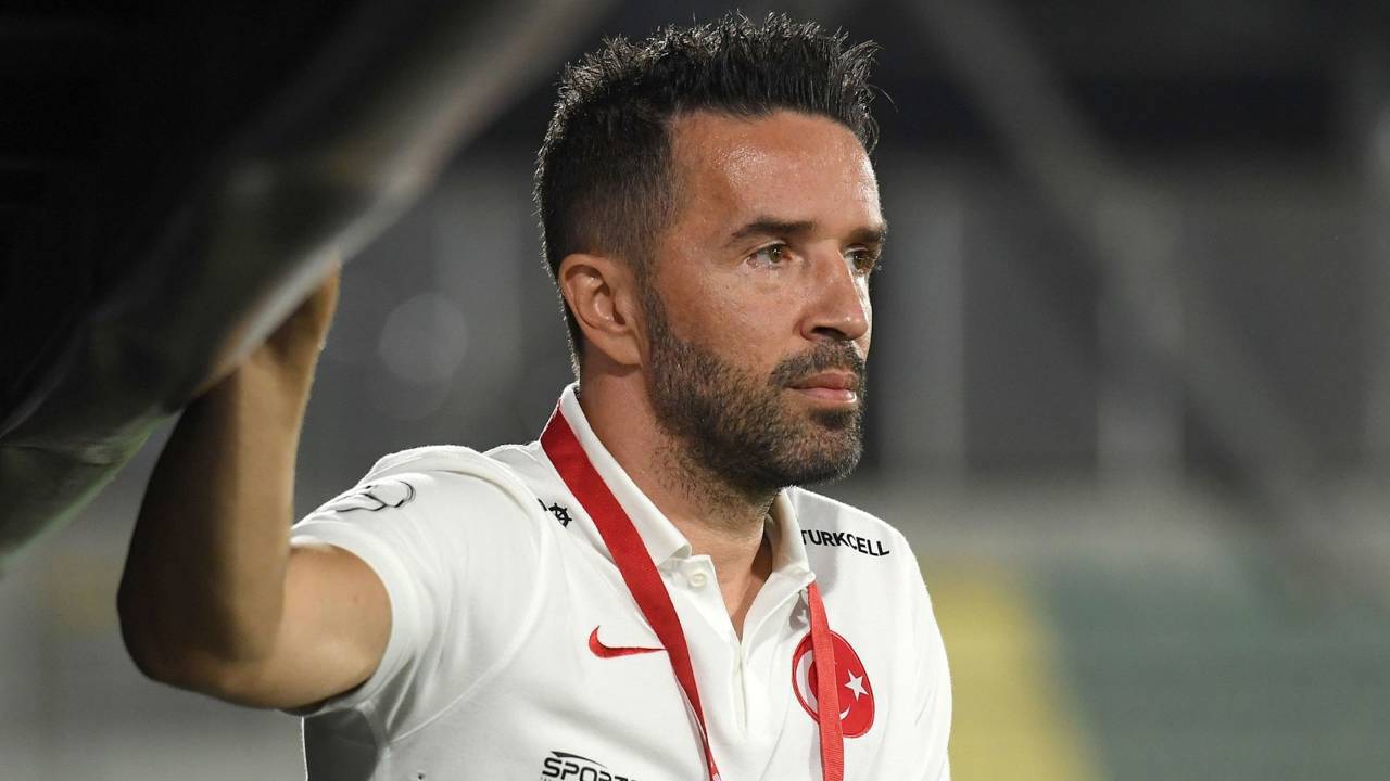 Eski futbolcu Gökhan Gönül’e ev hapsi!