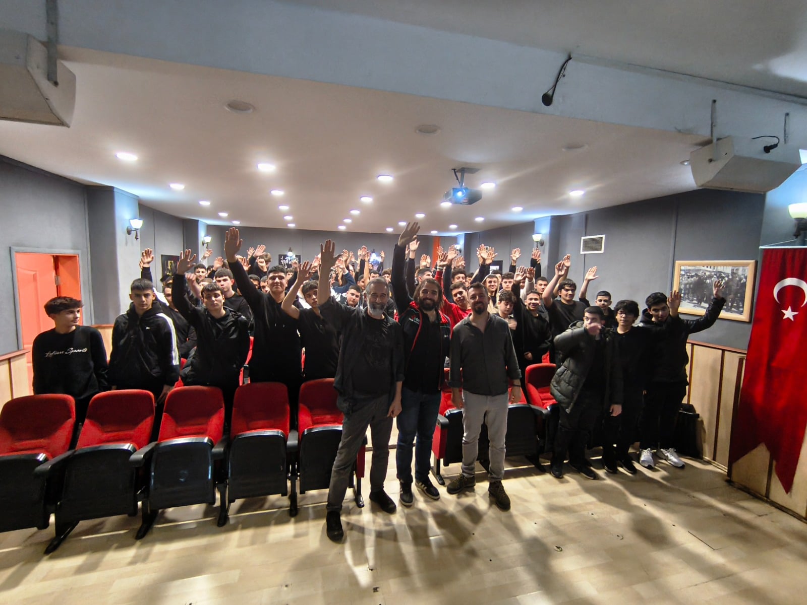 Bursa'da gençler elektronik atıkların yönetimini öğrendi