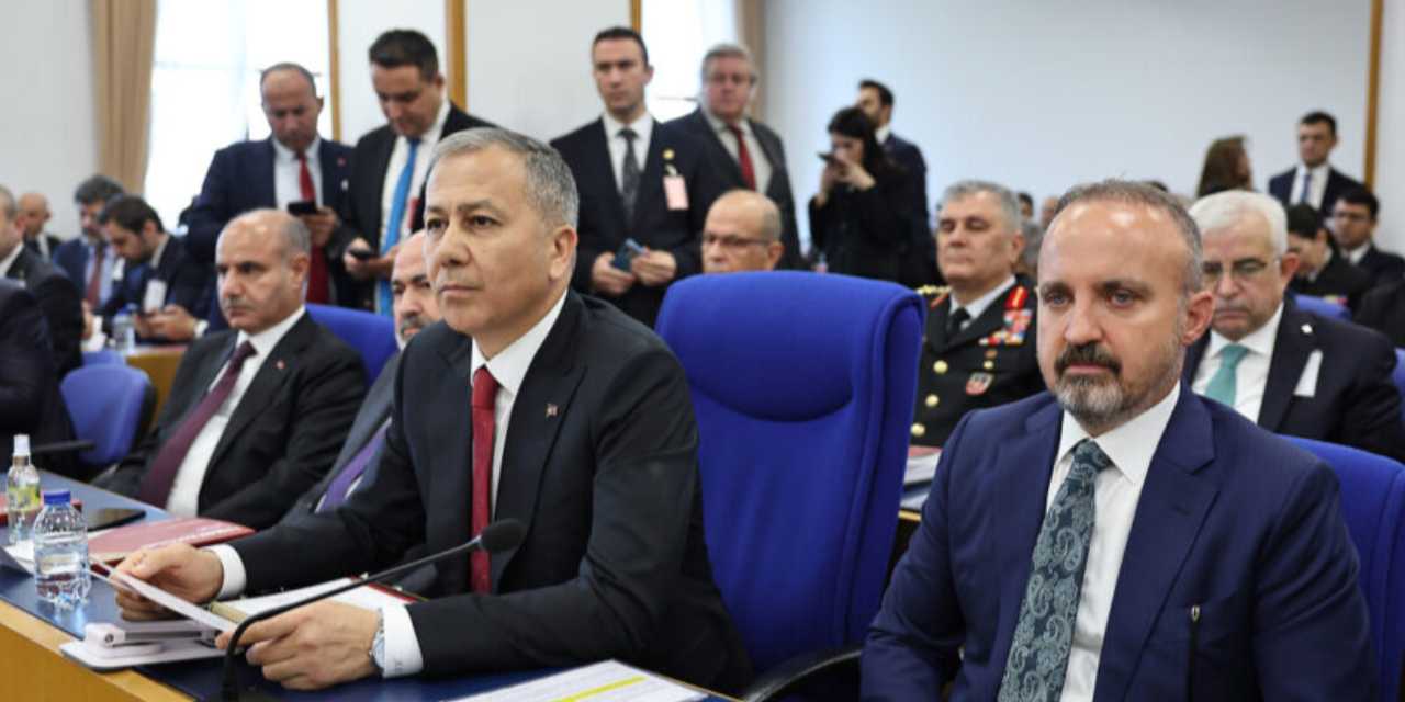 Bakan Yerlikaya ile yardımcısı Turan arasındaki gerilim: Uçağına almadı, kendi imkanlarıyla gitti